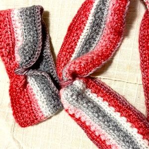 Head/ear warmer and infinity scarf set.
